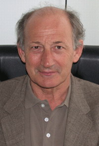 Доктор Бруно Жaнсен. Bрач-хирург,  ведущий специалист в области области висцеральной и лапароскопической хирургии.